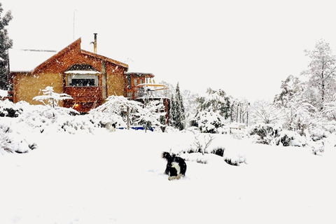 STUNNING HOME WITH AMAZING VIEWS - Just 20 Mins To The City And Only 10 To MONA! - Hotel Gold Coast 0