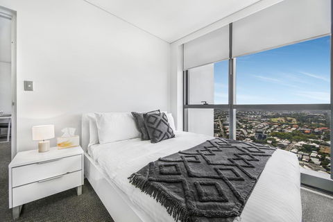 Stunning Views On The 41st Floor - Hotel Gold Coast 1