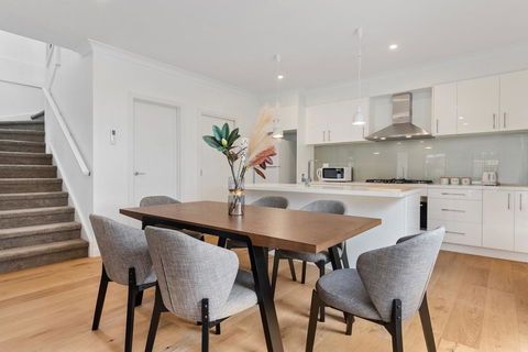 Style, Comfort And Convenience - Hotel Gold Coast 1