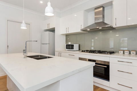 Style, Comfort And Convenience - Hotel Gold Coast 2