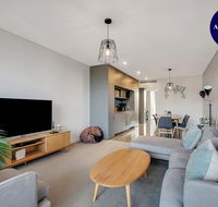 STYLISH CAMPERDOWN APARTMENT and PARKING INC - Hotel Gold Coast