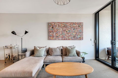STYLISH CAMPERDOWN APARTMENT And PARKING INC - Hotel Gold Coast 2