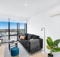 Stylish One-Bed Apartment With Balcony and Parking - Hotel Gold Coast