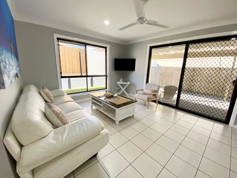 STYLISH RESIDENCE, LARGE PRIVATE YARD - CLOSE TO DREAMWORLD - Hotel Gold Coast 1