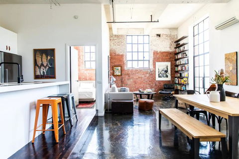 Stylish Warehouse Conversion In The Heart Of Fitzroy - Hotel Gold Coast 1