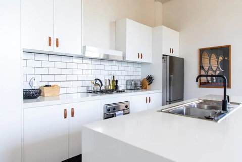 Stylish Warehouse Conversion In The Heart Of Fitzroy - Hotel Gold Coast 3