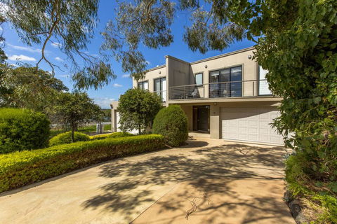 STYLISH, SUN-DRENCHED AND SOPHISTICATED - Hotel Gold Coast 0