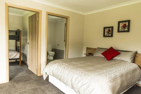 Sunny Gum - Hotel Gold Coast 1