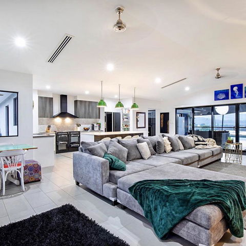 Sunset Penthouse Couples Retreat, Close To Airlie Beach, Champagne On Arrival - Hotel Gold Coast 3