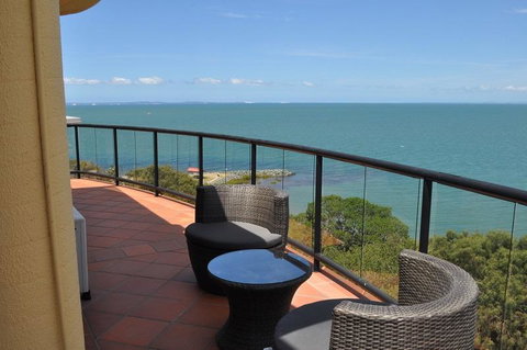 Sunset Sails Redcliffe - Hotel Gold Coast 1