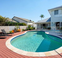 Super Sized Family Retreat With a Pool - Hotel Gold Coast