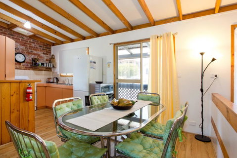 Surf And Sunsets, Beach Holiday Home Mandurah - Hotel Gold Coast 2