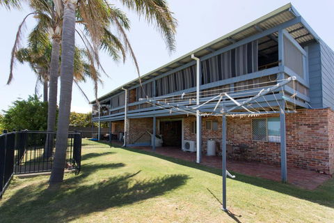 Surf And Sunsets, Beach Holiday Home Mandurah - Hotel Gold Coast 1