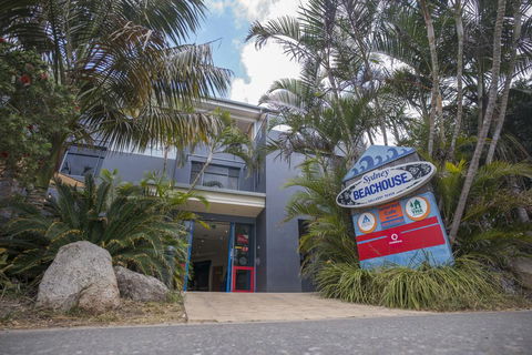 Sydney Beachouse YHA - Hotel Gold Coast 1