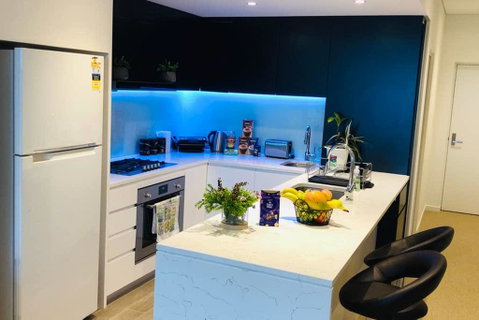 Sydney Olympic Park Luxury Apartment - Hotel Gold Coast 2