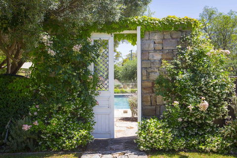 Talits Vineyard Estate - Hotel Gold Coast 2