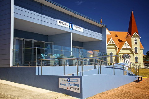 Penguin Beachfront Apartments - Hotel Gold Coast 1