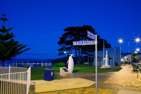 Penguin Waterfront Escape - Hotel Gold Coast 2