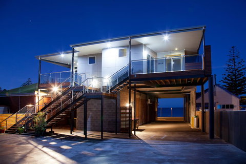 Penguin Waterfront Escape - Hotel Gold Coast 5