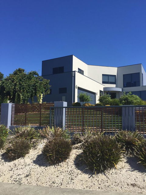 Madsen Retreat - Hotel Gold Coast 11