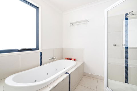 Madsen Retreat - Hotel Gold Coast 2