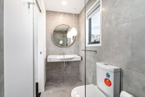 Madsen Retreat - Hotel Gold Coast 1