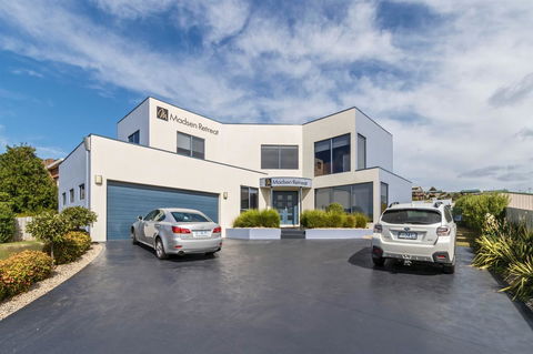 Madsen Retreat - Hotel Gold Coast 10