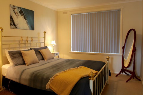 Sails On Port Sorell Boutique Apartments - Hotel Gold Coast 5