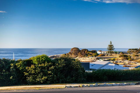 Beachfront Bicheno - Hotel Gold Coast 22