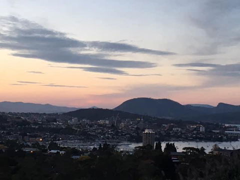 The View 2 Bed Unit With Stunning Hobart Outlook - Hotel Gold Coast 2
