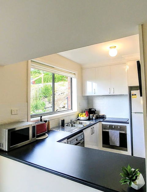 The View 2 Bed Unit With Stunning Hobart Outlook - Hotel Gold Coast 10
