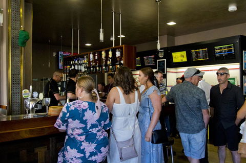 Deloraine Hotel - Hotel Gold Coast 13