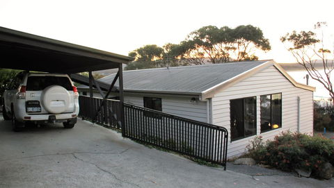 KINGFISHER COTTAGE Beachfront At The Binalong Bay - Hotel Gold Coast 21