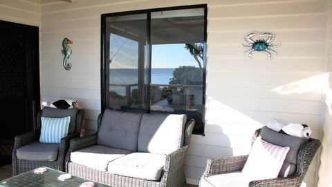 KINGFISHER COTTAGE Beachfront At The Binalong Bay - Hotel Gold Coast 7