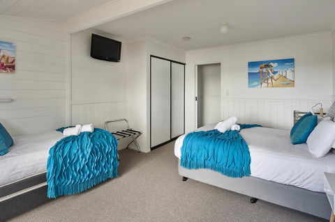 KINGFISHER COTTAGE Beachfront At The Binalong Bay - Hotel Gold Coast 3