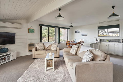 KINGFISHER COTTAGE Beachfront At The Binalong Bay - Hotel Gold Coast 4