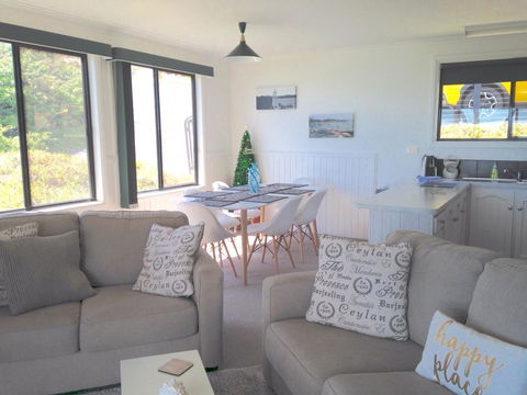 KINGFISHER COTTAGE Beachfront At The Binalong Bay - Hotel Gold Coast 24