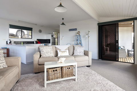 KINGFISHER COTTAGE Beachfront At The Binalong Bay - Hotel Gold Coast 22