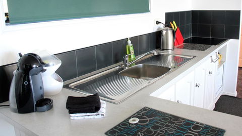 KINGFISHER COTTAGE Beachfront At The Binalong Bay - Hotel Gold Coast 18