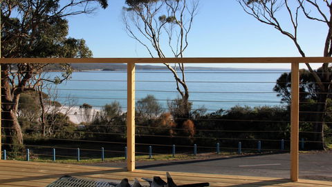 KINGFISHER COTTAGE Beachfront At The Binalong Bay - Hotel Gold Coast 6