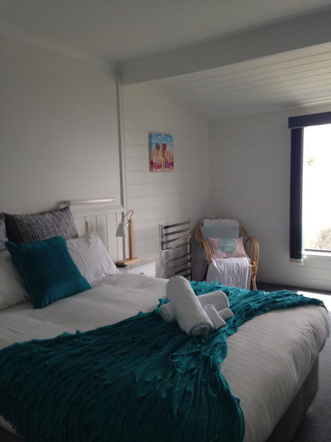 KINGFISHER COTTAGE Beachfront At The Binalong Bay - Hotel Gold Coast 23