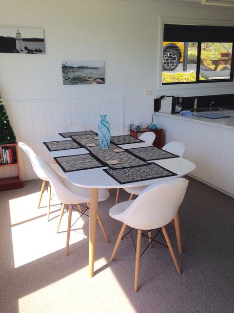 KINGFISHER COTTAGE Beachfront At The Binalong Bay - Hotel Gold Coast 14
