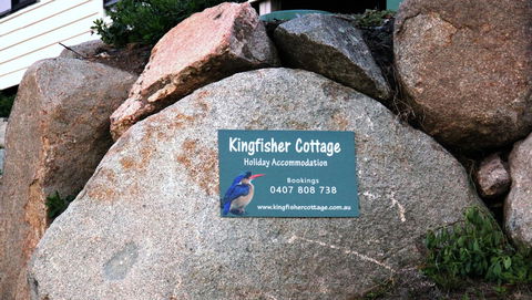 KINGFISHER COTTAGE Beachfront At The Binalong Bay - Hotel Gold Coast 15