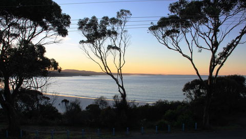 KINGFISHER COTTAGE Beachfront At The Binalong Bay - Hotel Gold Coast 19