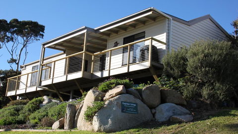 KINGFISHER COTTAGE Beachfront At The Binalong Bay - Hotel Gold Coast 0