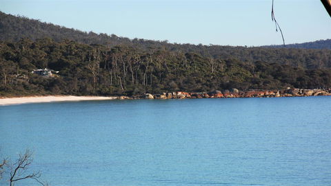 KINGFISHER COTTAGE Beachfront At The Binalong Bay - Hotel Gold Coast 12