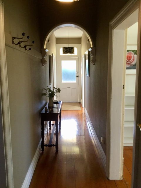 Sandy Bay Cottage - Hotel Gold Coast 6