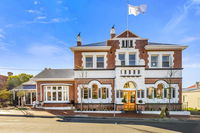Book Cygnet Accommodation Vacations Hotel Gold Coast Hotel Gold Coast