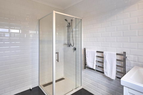 DOLPHIN LOOKOUT COTTAGE - Amazing Views Of The Bay Of Fires - Hotel Gold Coast 3