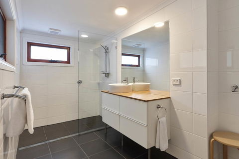 DOLPHIN LOOKOUT COTTAGE - Amazing Views Of The Bay Of Fires - Hotel Gold Coast 2